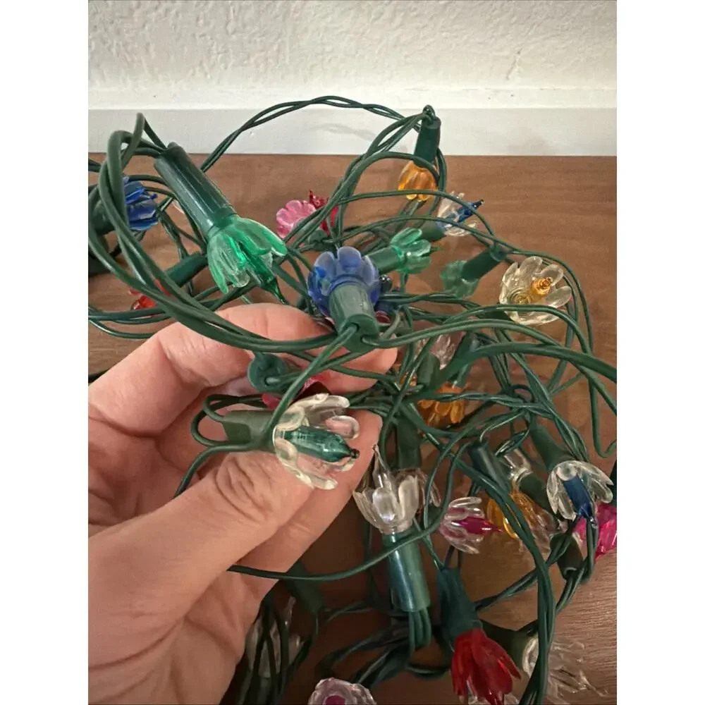 Vintage Tulip Colored, Blinking Christmas Lights. 50 Count. - Picture 4 of 5